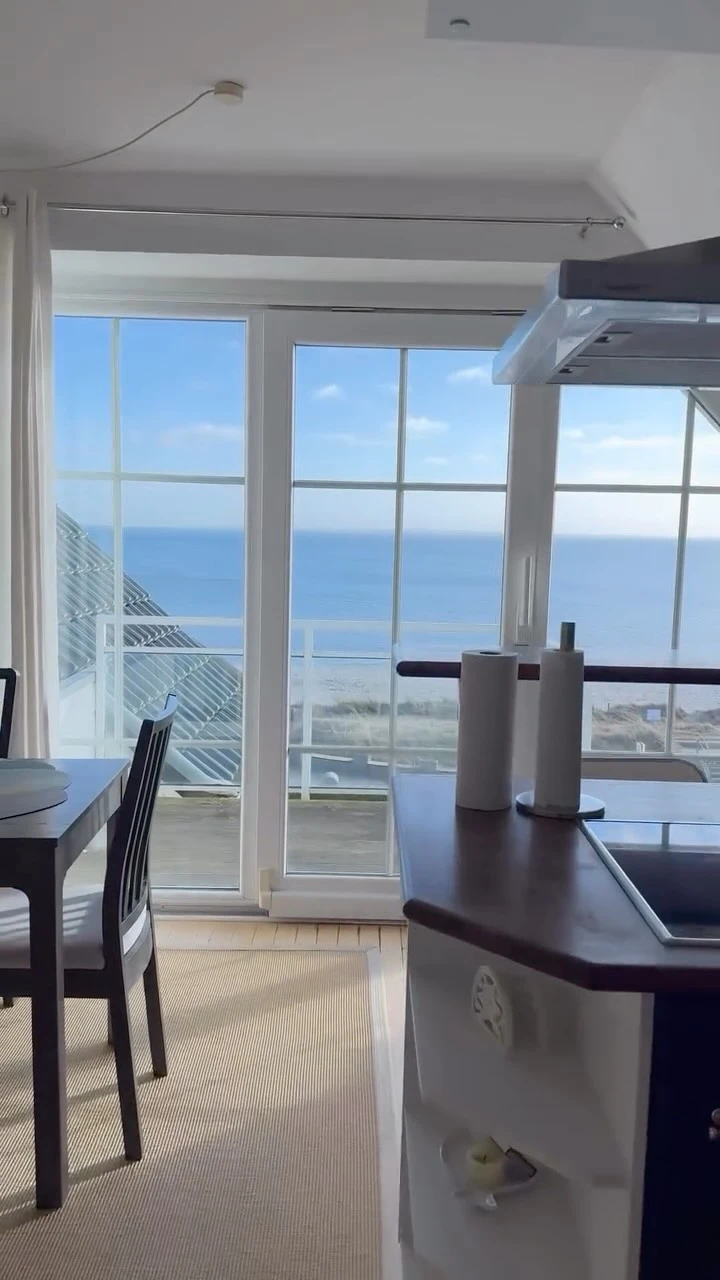 Hier spürt man schon von drinnen das Meer 😍🩵
Unter „SD0013“ in unserer Bio findet ihr alle weiteren Infos :)